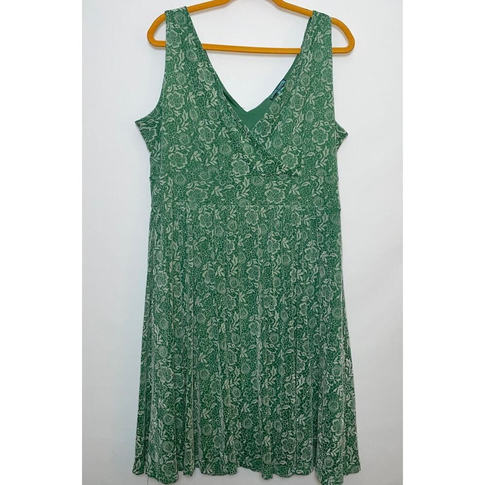 Green Floral V-Neck Midi Dress
(Bin 8)